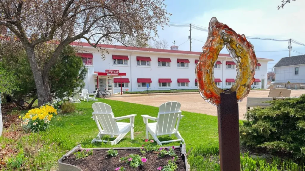 Holiday Music Motel facade and sculpture in spring time