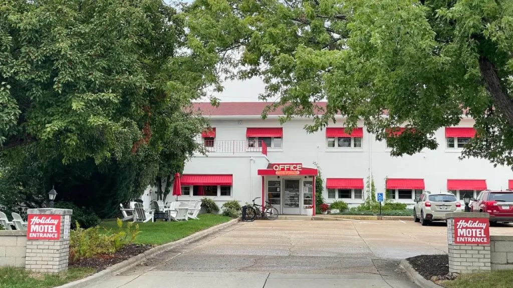 Holiday Music Motel Entrance with foliage
